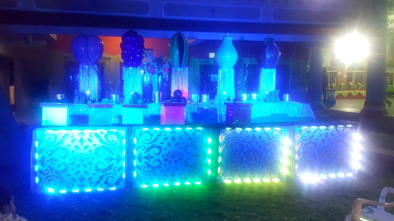 Illuminated dessert and mocktail display counter