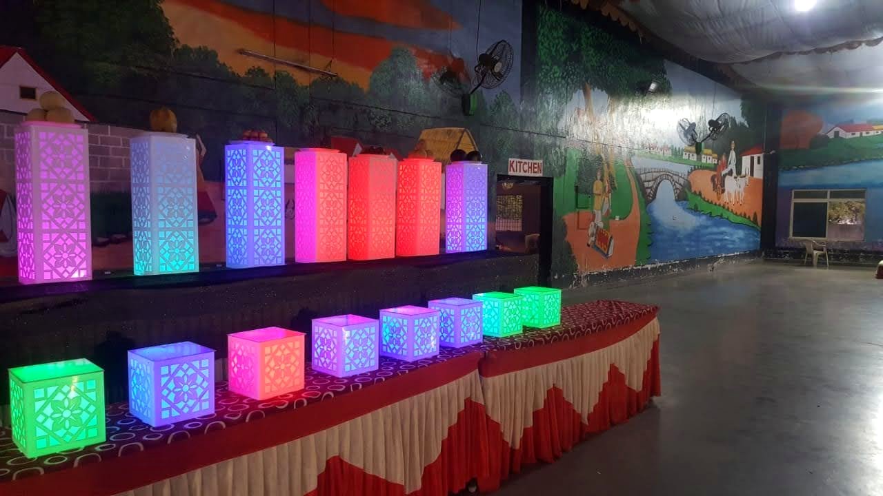 Colourful LED-lit decor pillars and centrepiece boxes